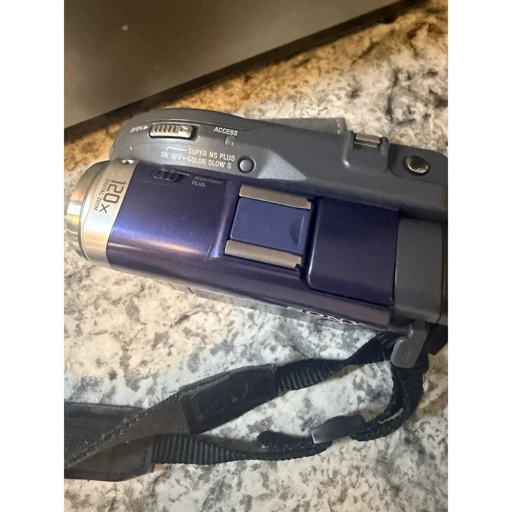 HandyCam Sony DCR-DVD 101 Digital Video Camera Recorder Lot Needs Battery